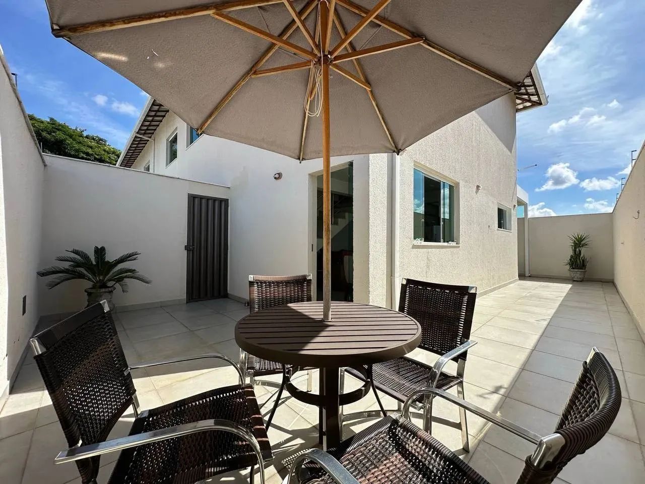 Casa com 2 Quartos e 2 banheiros à Venda, 133 m² por R$ 567.000 no Santa Amélia