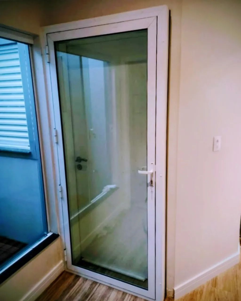 Porta anti ruidos de giro 