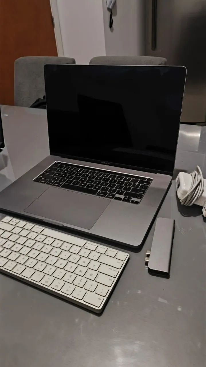 MacBook Pro 2019 I9, 32gb ram, 1T ssd TELA QUEBRADA - Notebooks