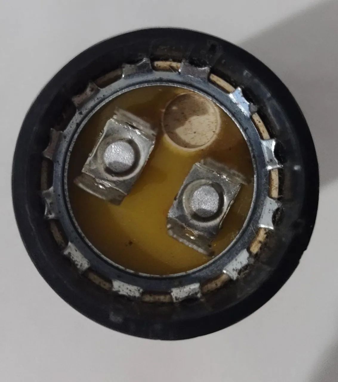 Capacitor De Partida Eletrolítico  88 - 108 Uf 220v Ac<br>88 - 108 Uf 220 Vca Dugold <br> - Foto 3