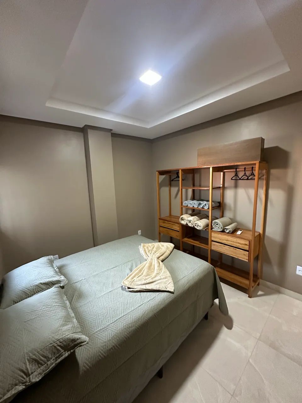 ALUGO APTO POR TEMPORADA - LOCALIZAÇÃO CENTRAL PERTO DE TUDO