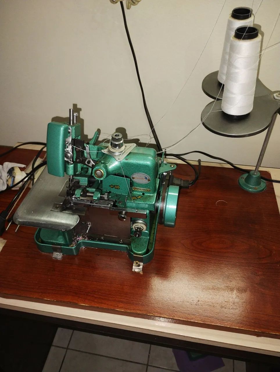 Máquina de overloque 