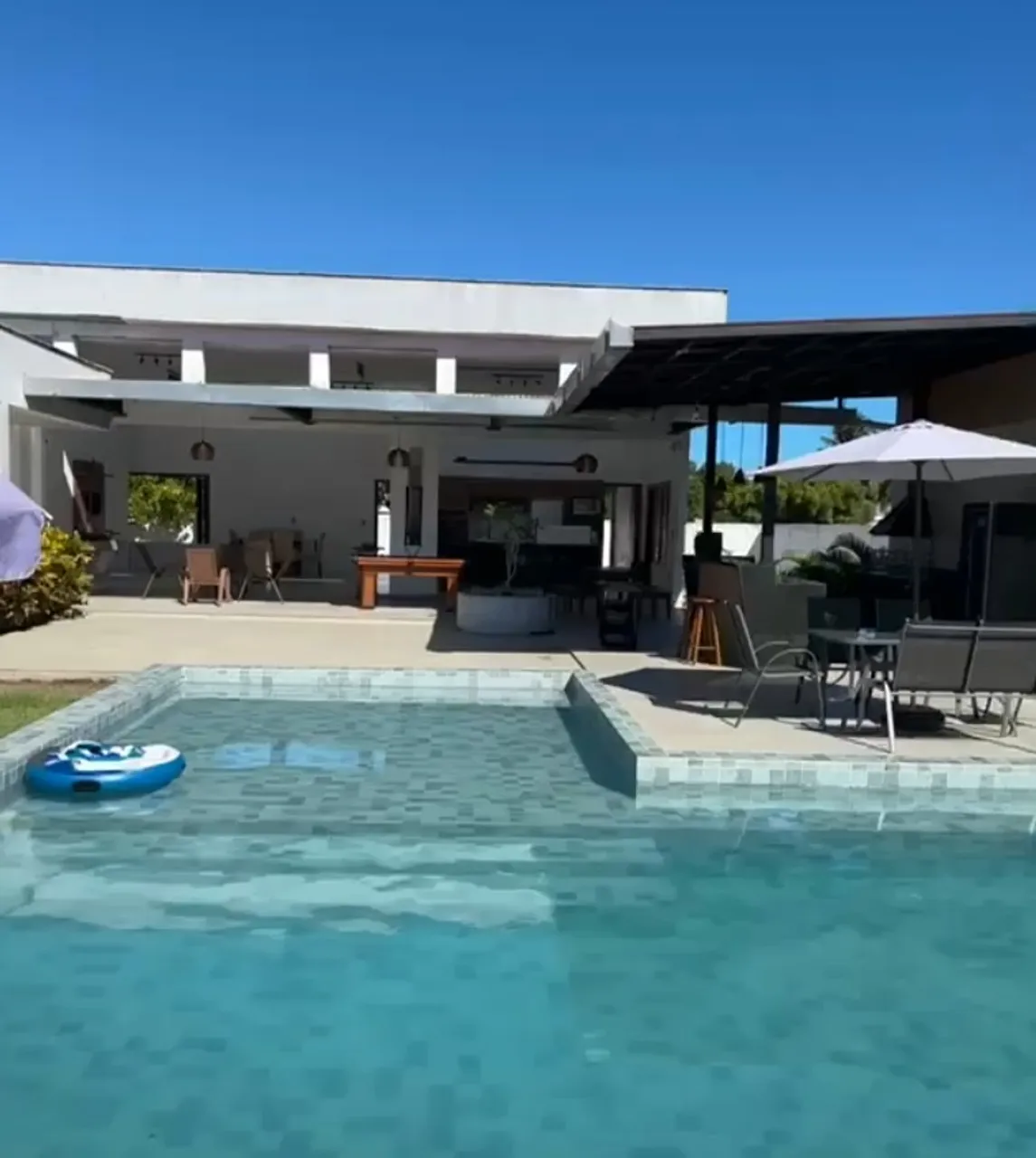 FERIADÃO DE SÃO JOÃO -CASA AMPLA com 5 Suítes em BARRA DO JACUÍPE - Temporada