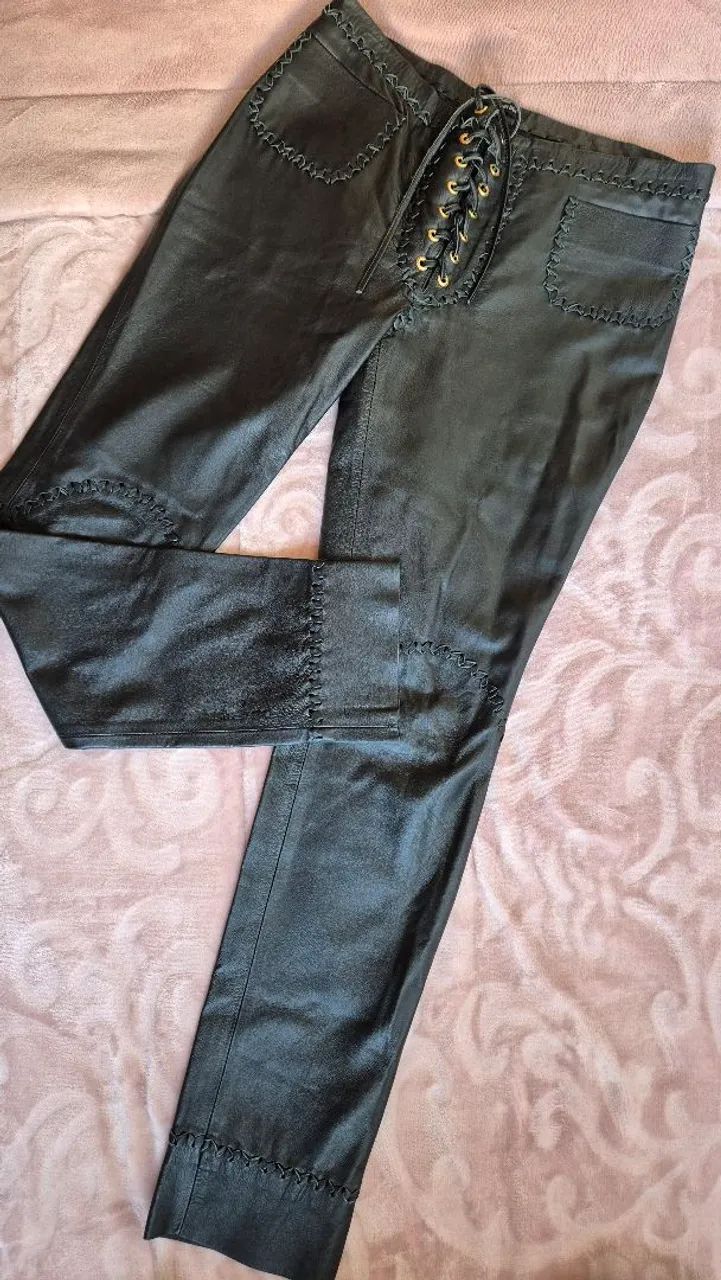 Calça preta de couro legítimo Tufi Duek - Foto 2