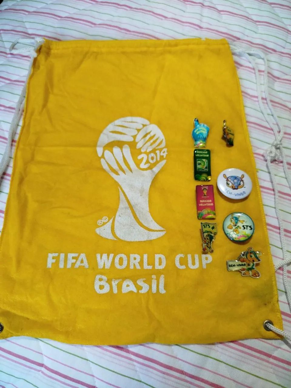 Coleção Pins Copa do Mundo FIFA 2014 e sacolinha