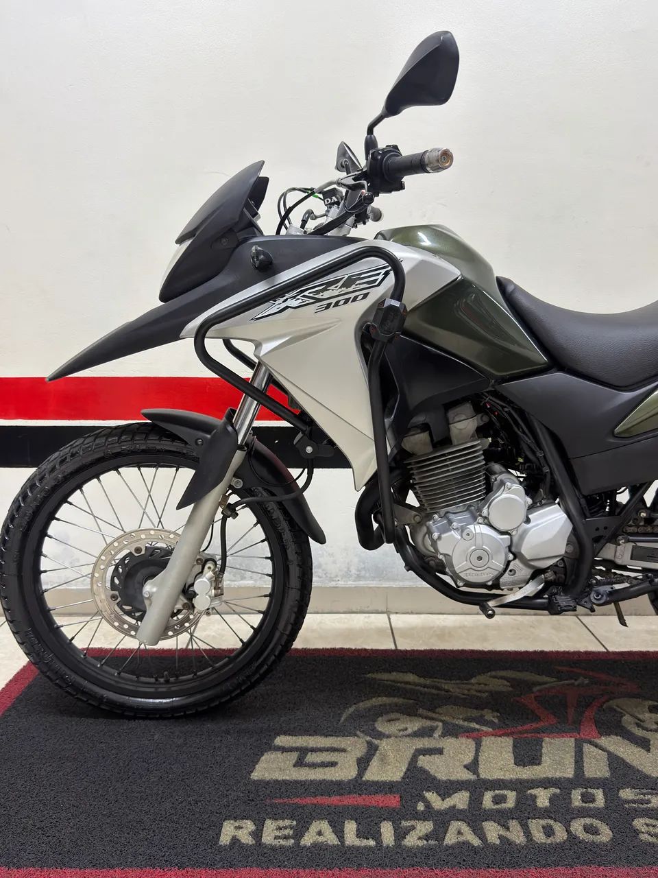 XRE 300c 2017  MUITO NOVA  ( DIVIDO EM 24 VEZES NO CARTÃO ) - Foto 5