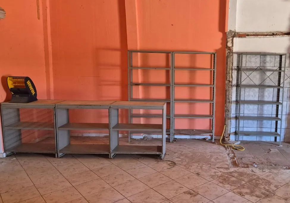 Balcões e prateleiras  - Foto 2