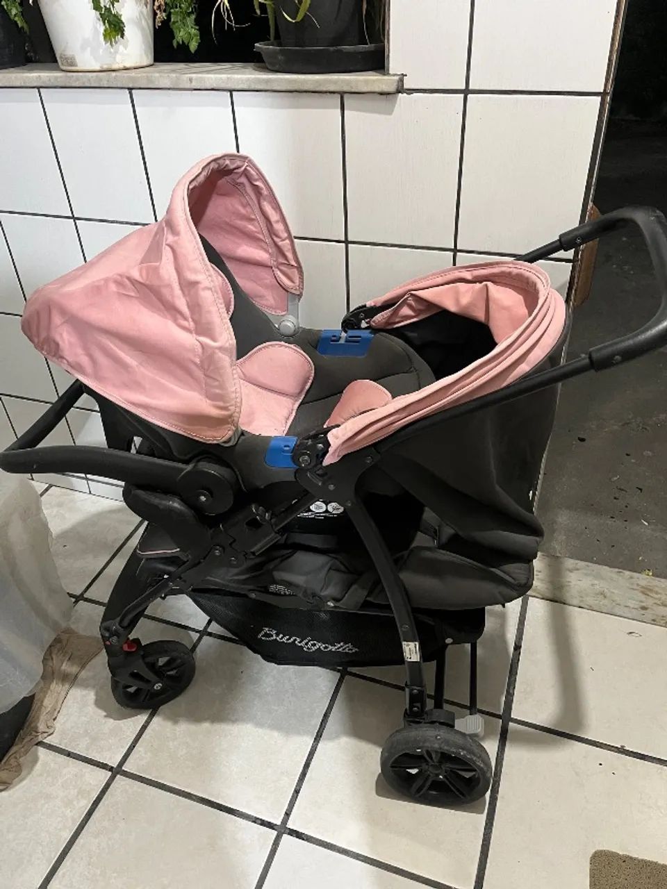 Carrinho de bebê rosa Burigotto - Foto 4