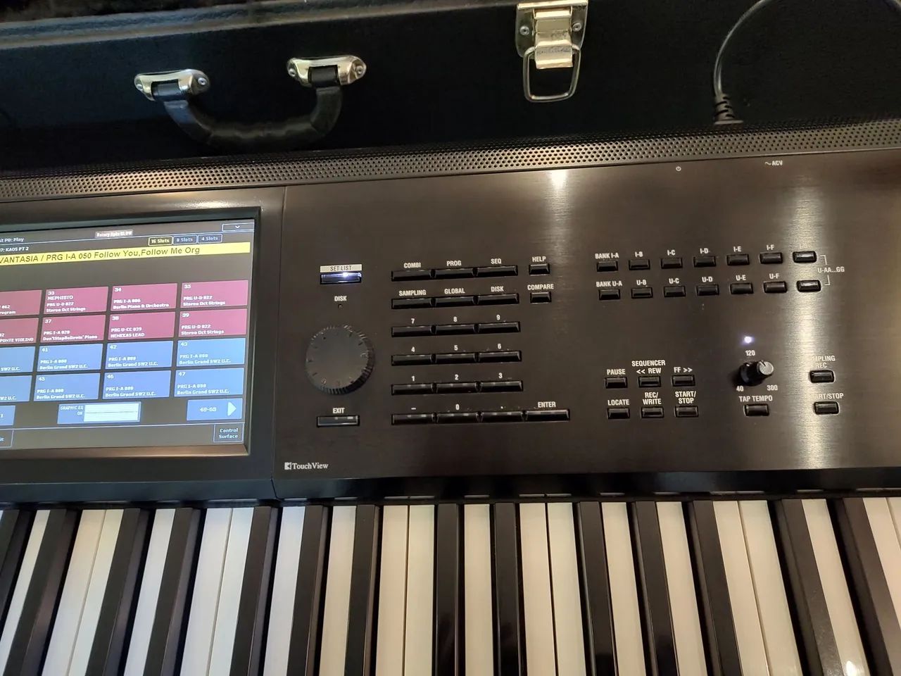 Teclado Korg kronos 2 73  - Foto 2