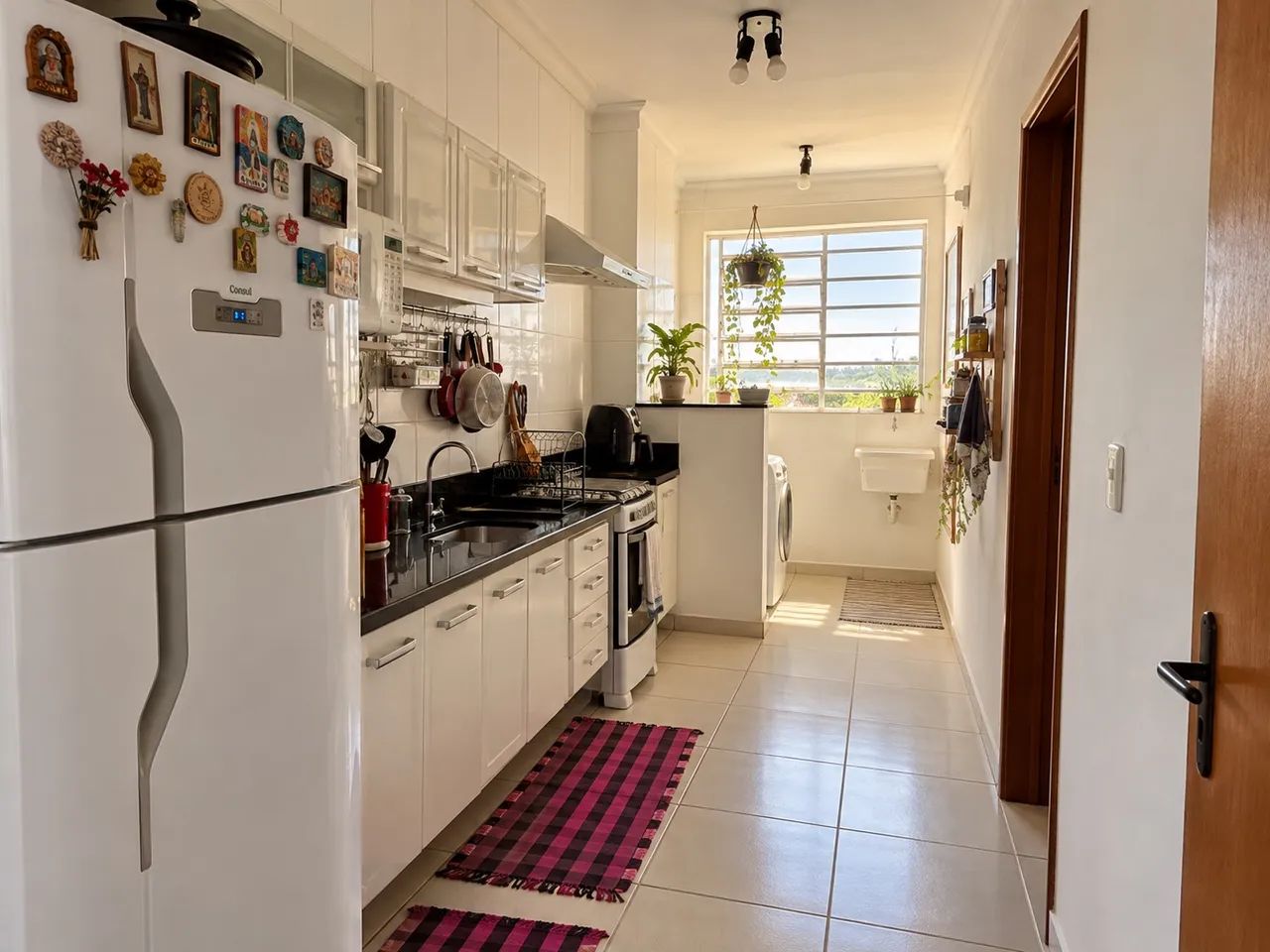 Apartamento mobiliado com 3 quartos e 2 vagas - Ilhas do Sul II - Foto 2