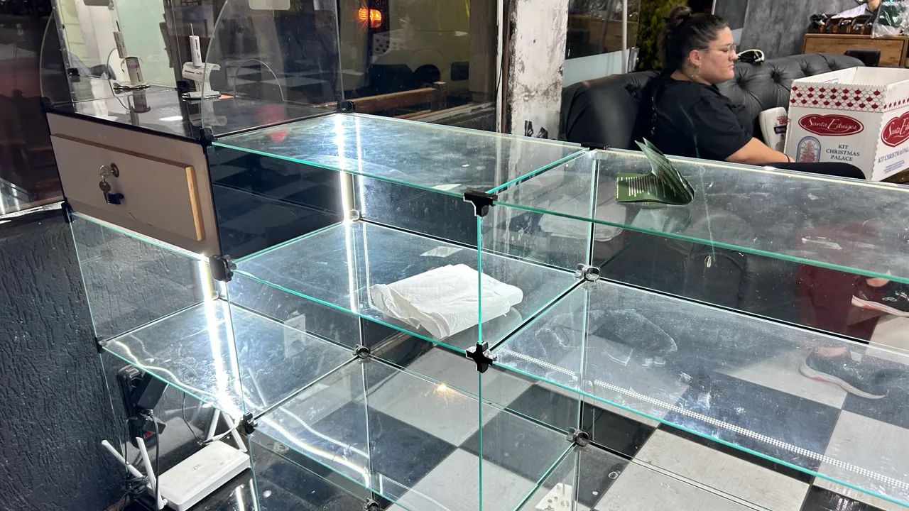 Balcão Vitrine com Caixa