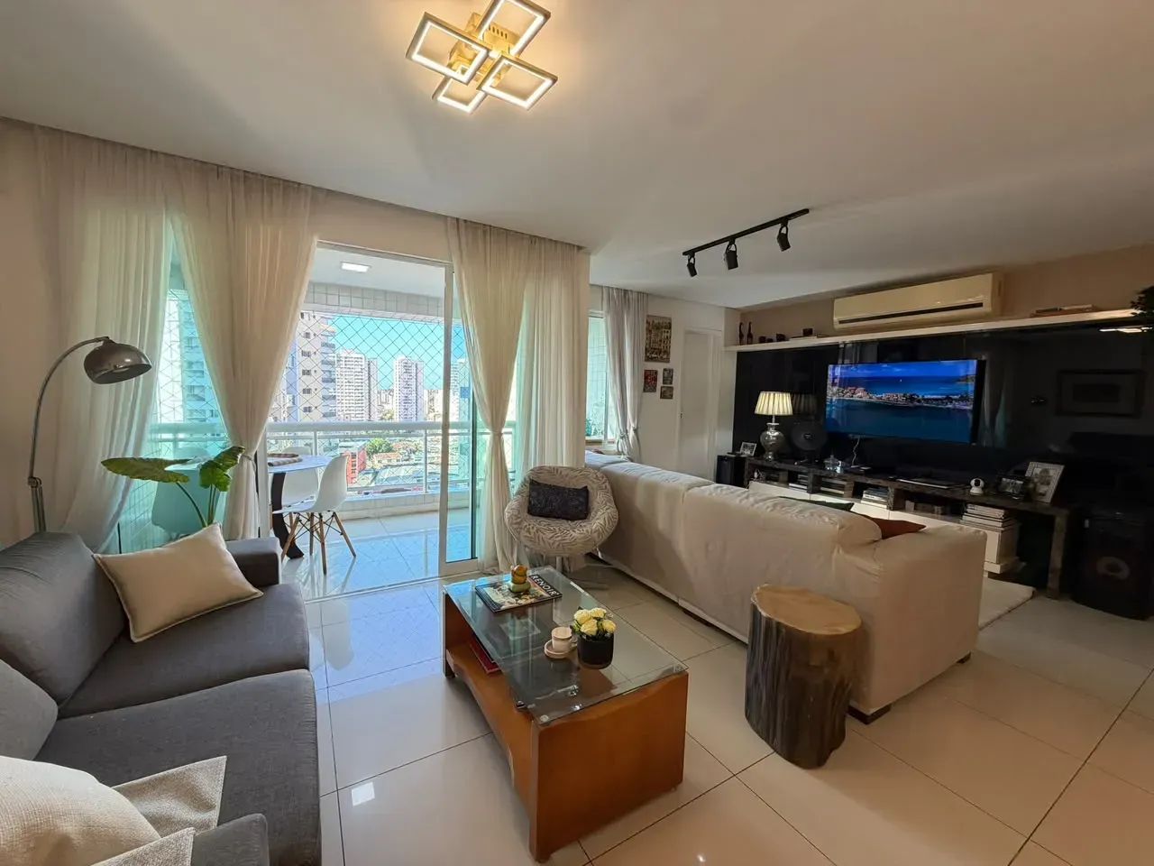 Apartamento de 117m² no Cocó, com 2 suítes e 3 vagas.