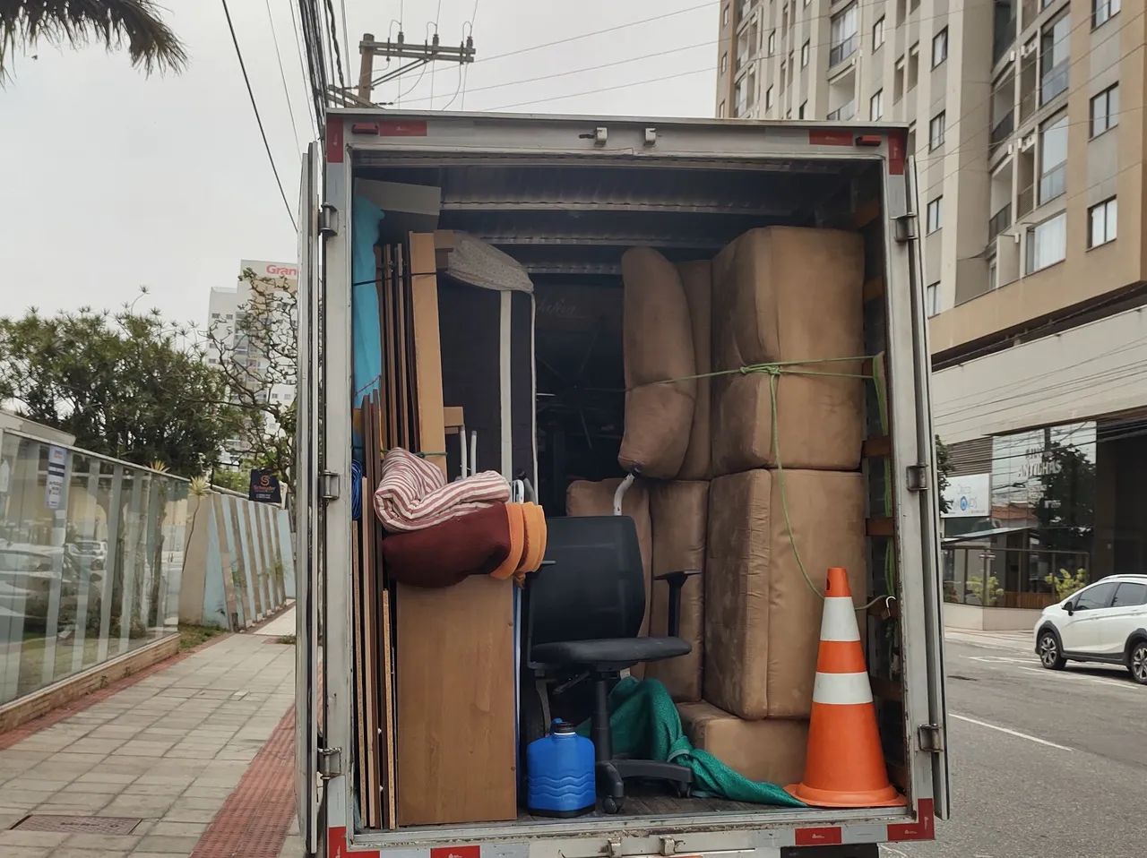 FRETES, E PEQUENAS MUDANÇAS  - Foto 3