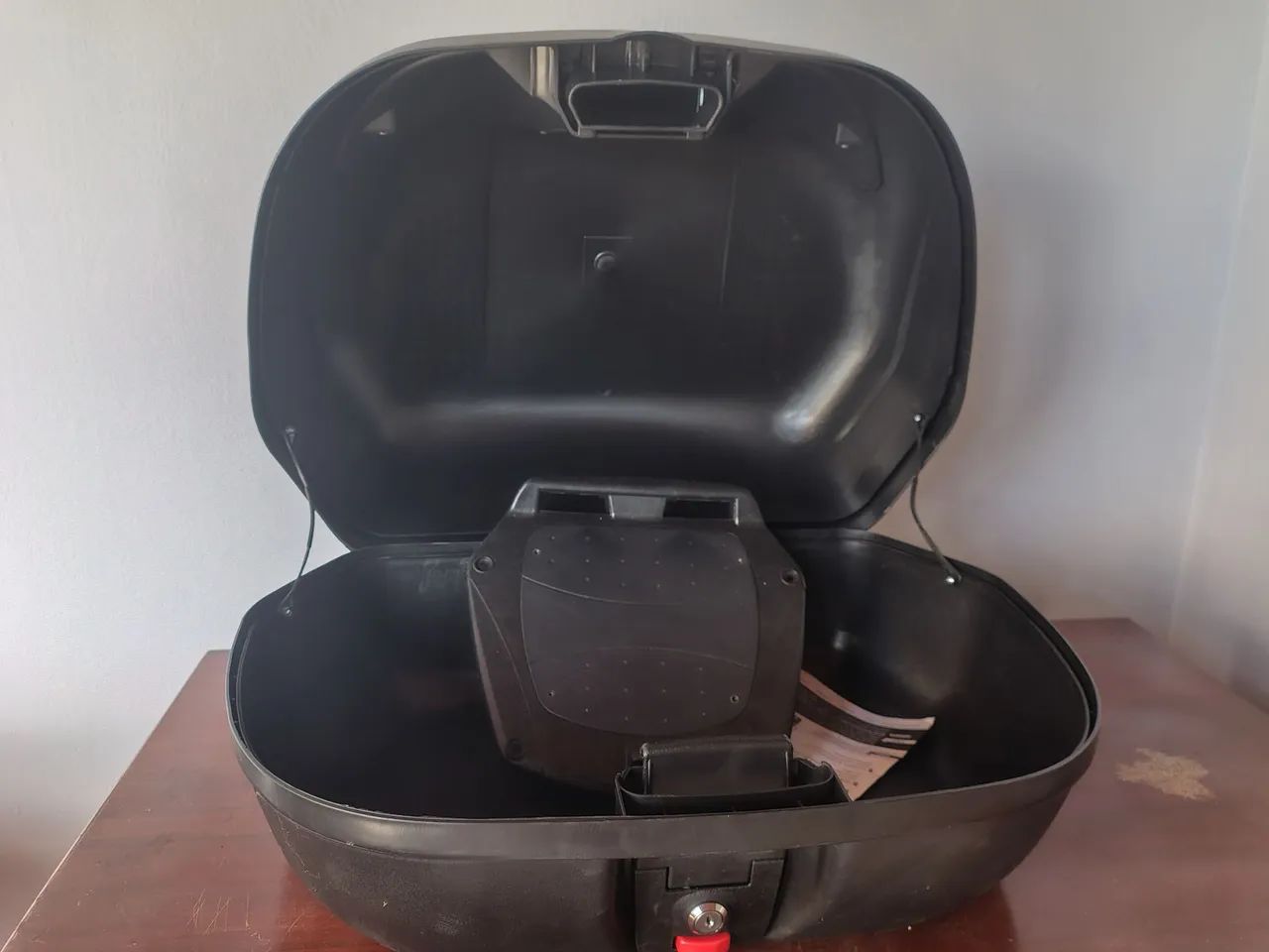 Caixa de transporte pra moto 45 litros nova  - Foto 3