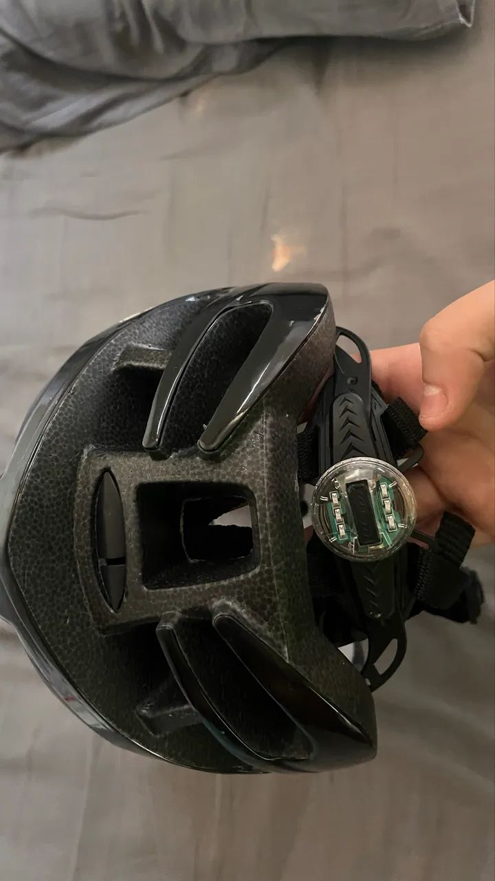 Capacete Absolute Nero com led traseiro! - Foto 2