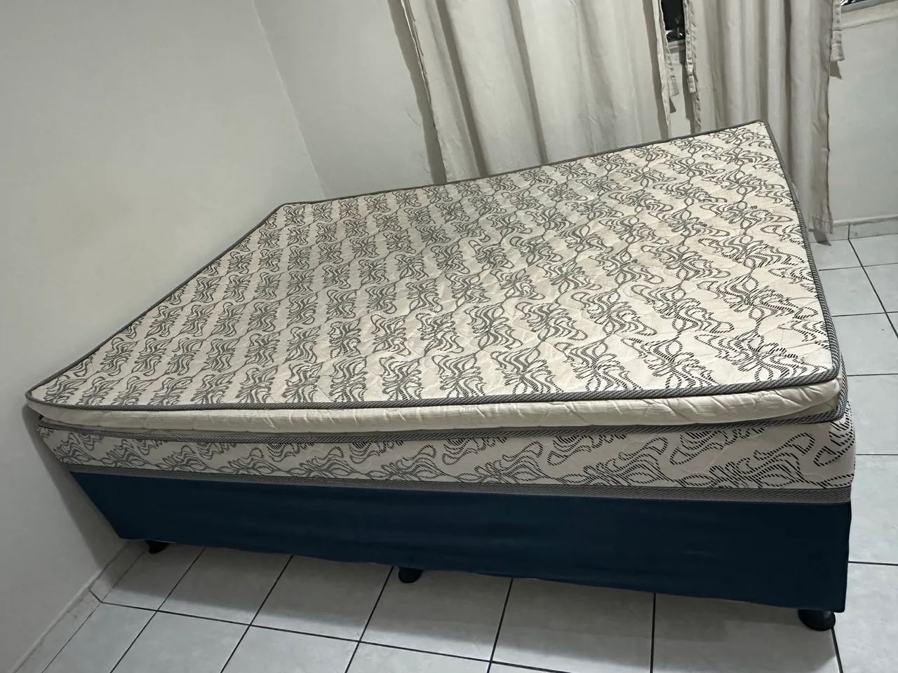 Cama de casal pouco usada 