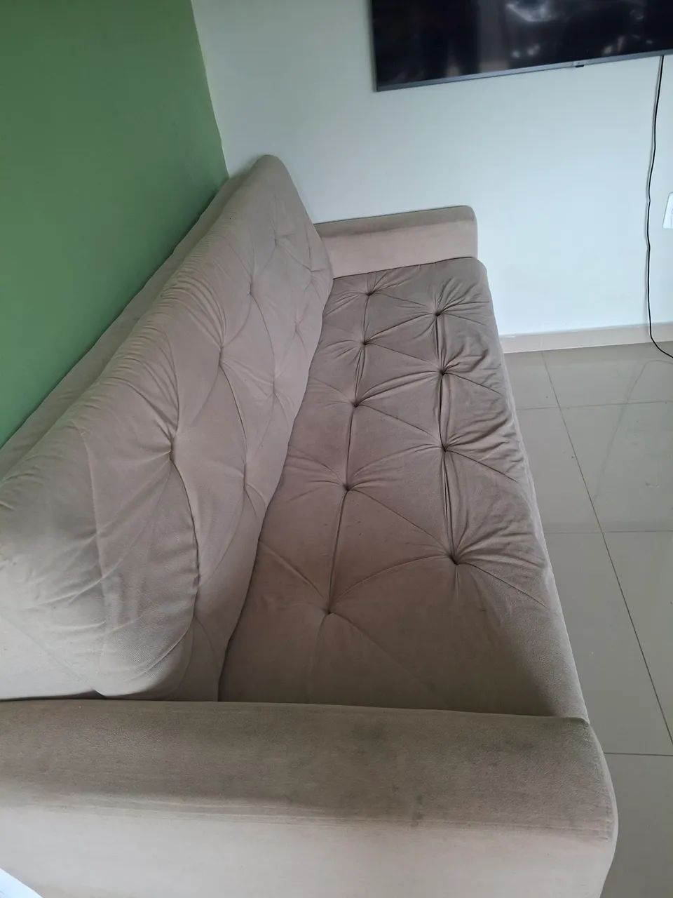 Sofá Elegante para sua casa ou Apartamento.Medidas : 0,82 alt/ 0.84 Larg/2,04 comprimento. - Foto 2