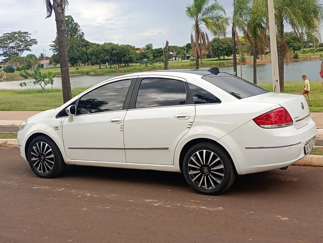 Fiat Linea Absolute 1.9/1.8 Flex Dualogic 4P 2011 - Foto 3