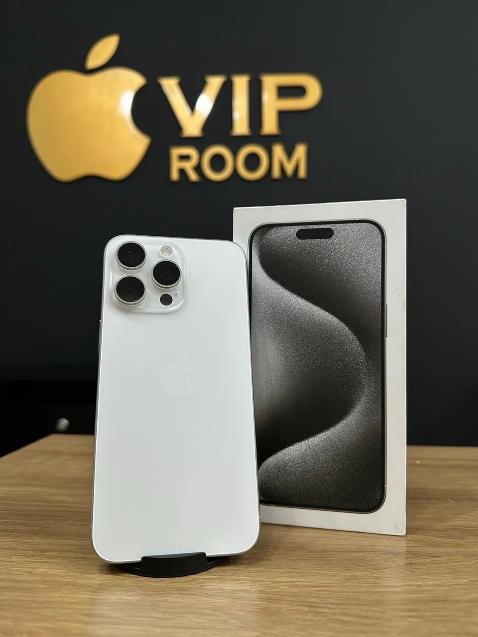 iPhone 15 Pro Max 256gb branco semi novo em excelente estado