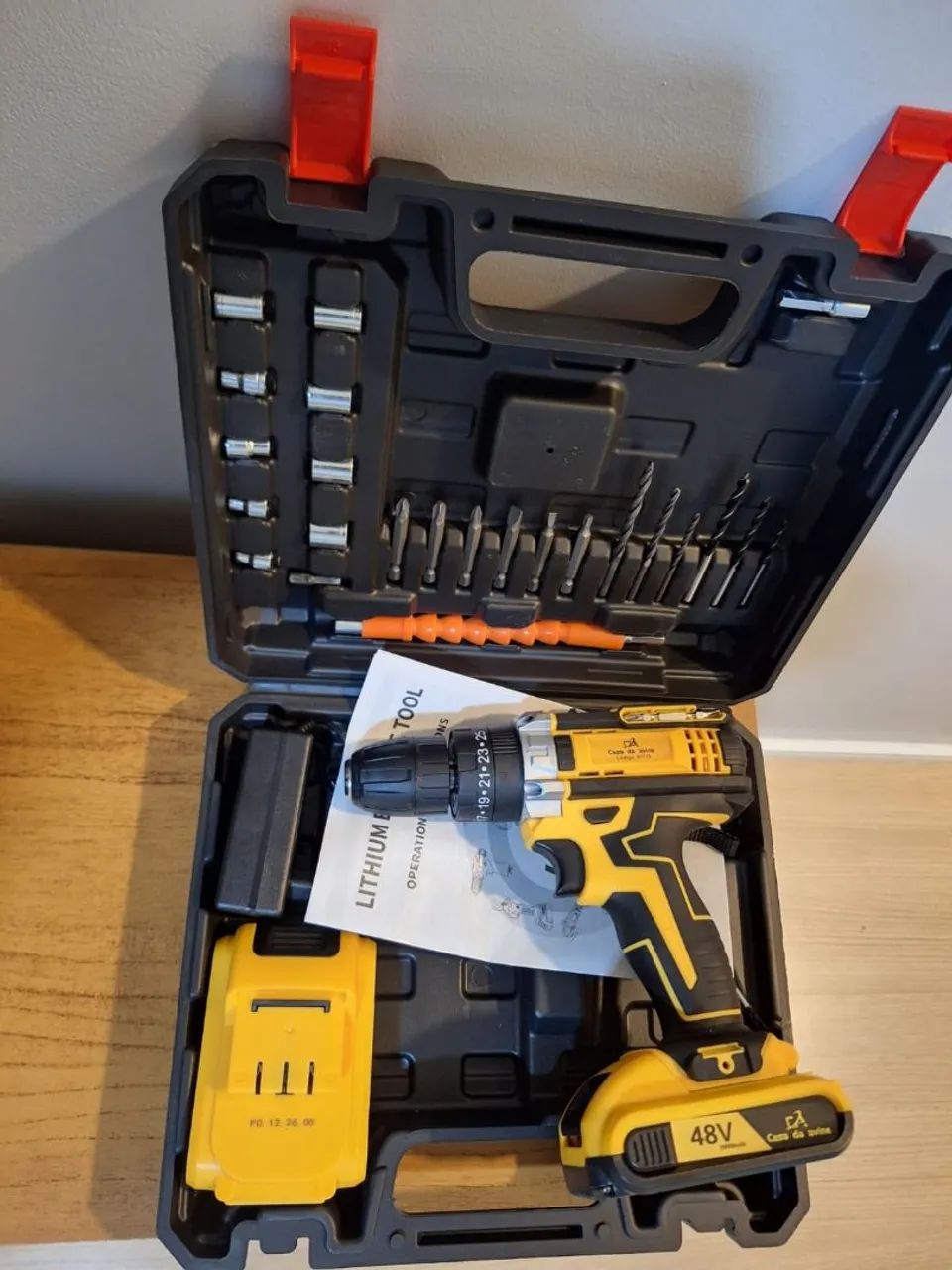 PARAFUSADEIRA/FURADEIRA COM IMPACTO SEM FIO 48V 02 BATERIAS