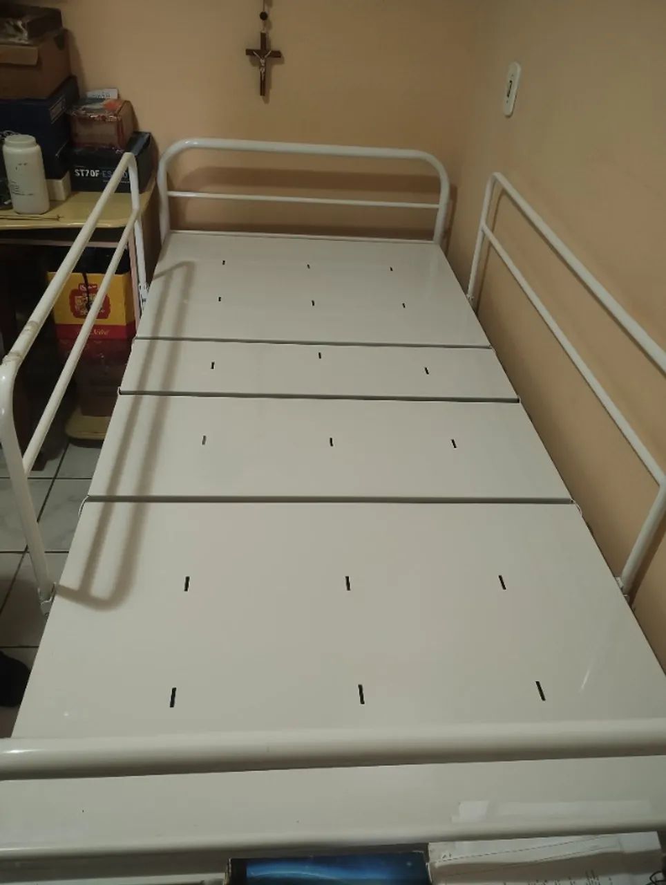 Cama hospitalar com cabeçeira e pés móveis  - Foto 3