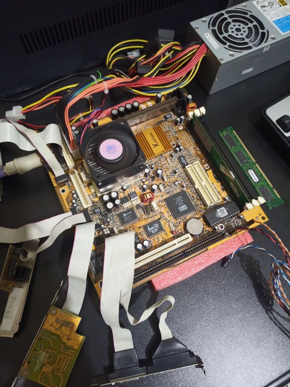 Placa mãe antiga PC CHIPS pga370 slot1 isa