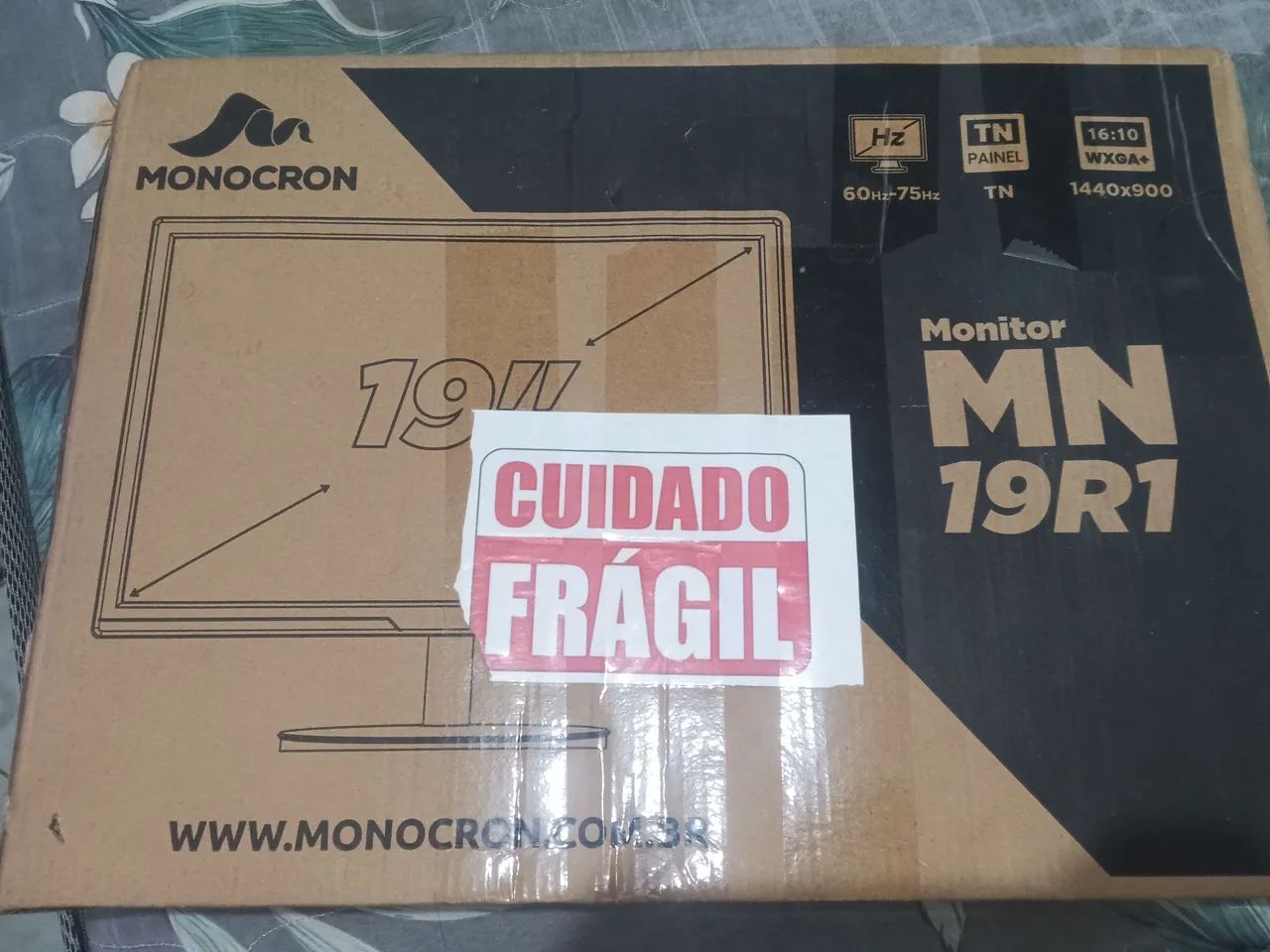 Monitor mn19r1 lacrado 
