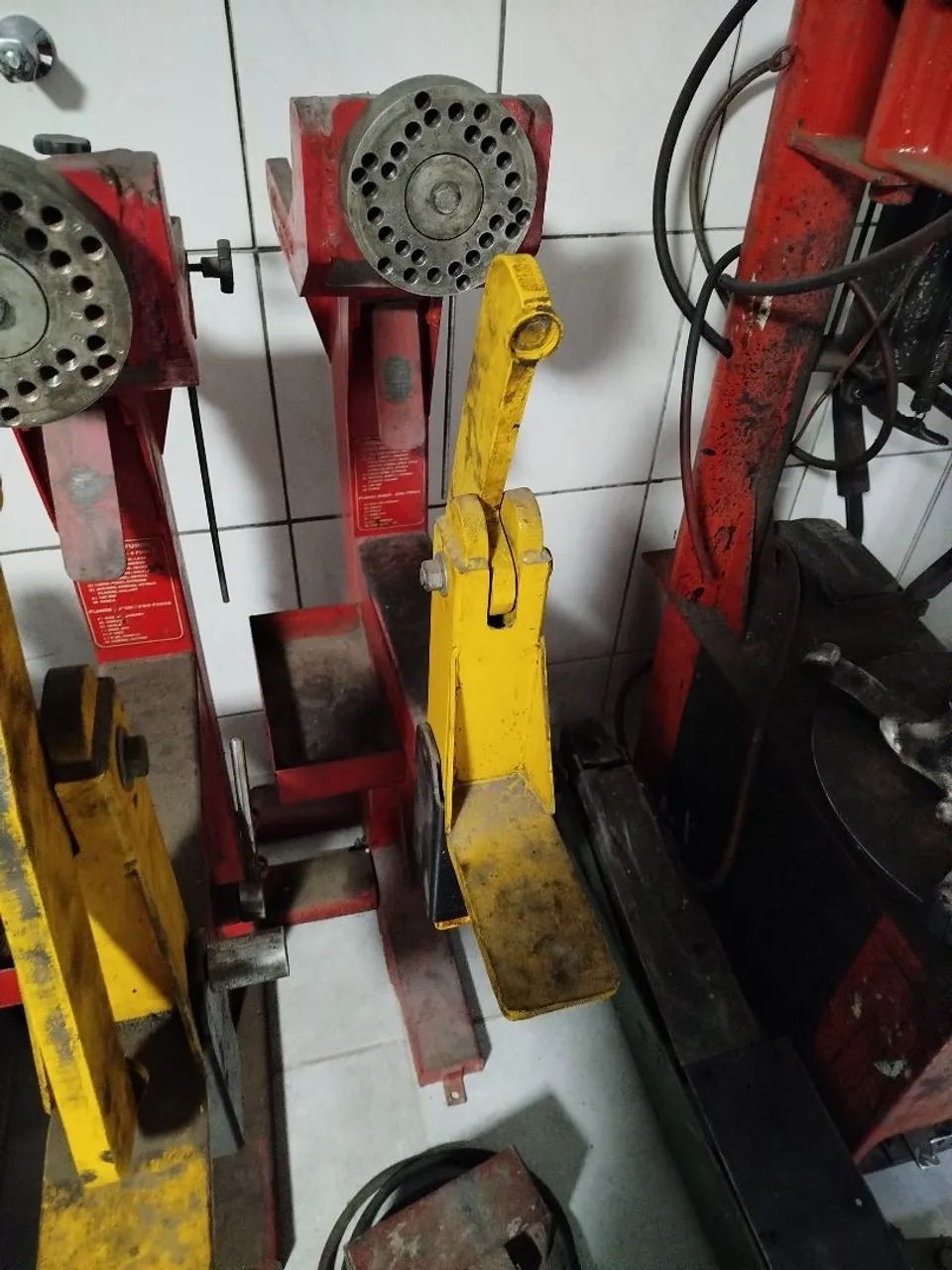 Par de máquina de desempenar roda de carro