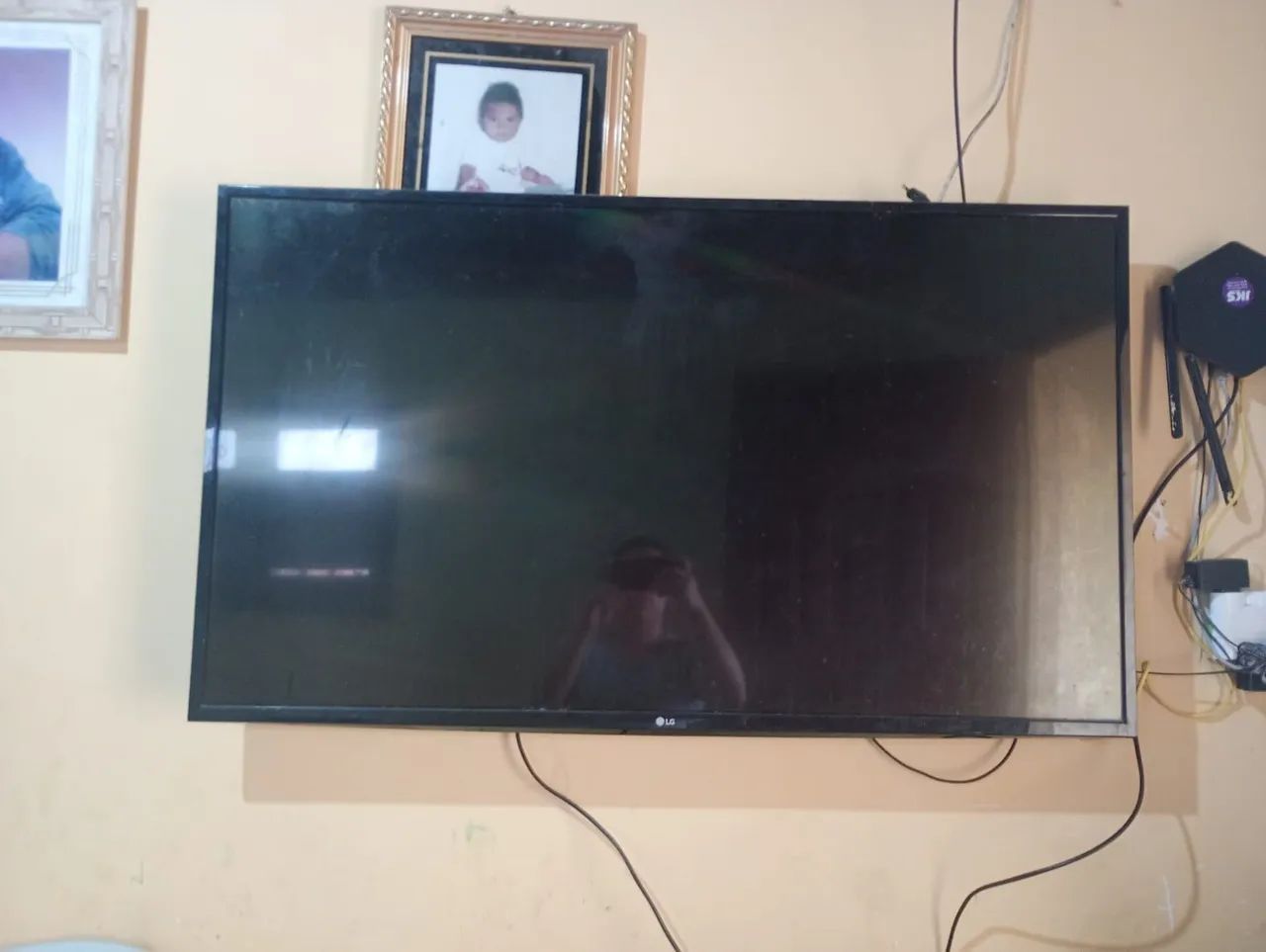 TV LG 42 polegadas ela tá com a tela queimada. Ela ligar mais entra com uma parte queima
