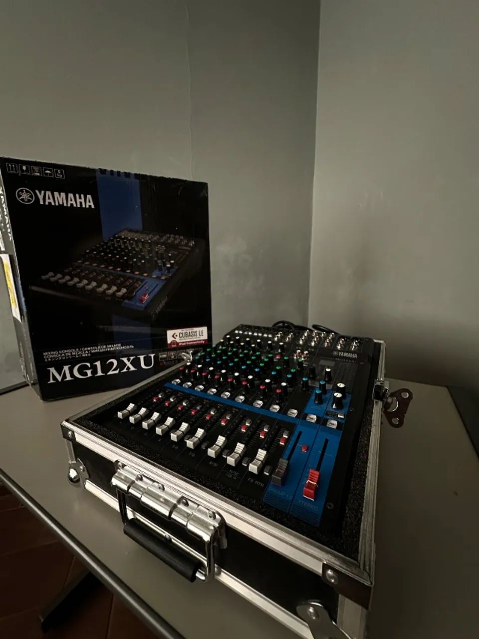 Mesa de Som Yamaha MG12XU + Case Rígido (Interface USB/Efeitos) - Foto 3