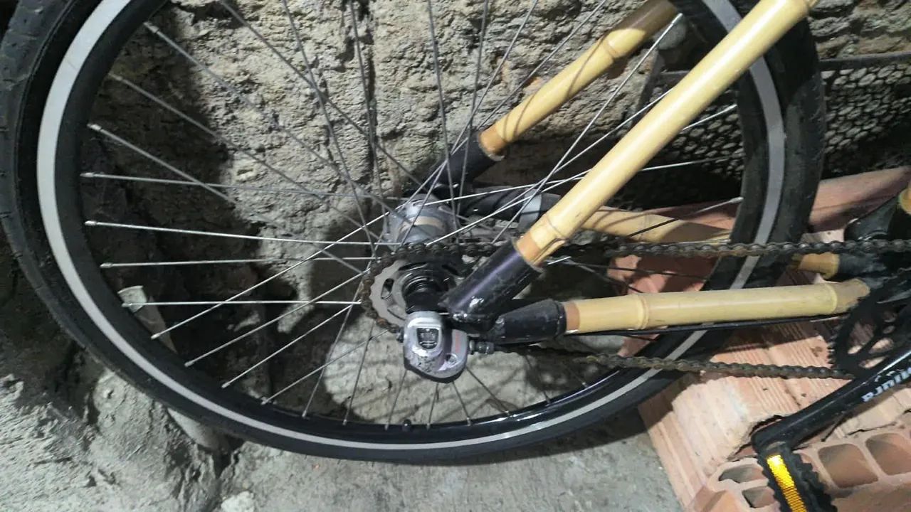 Bicicleta Aro 26 com Quadro de Bambu - Foto 2