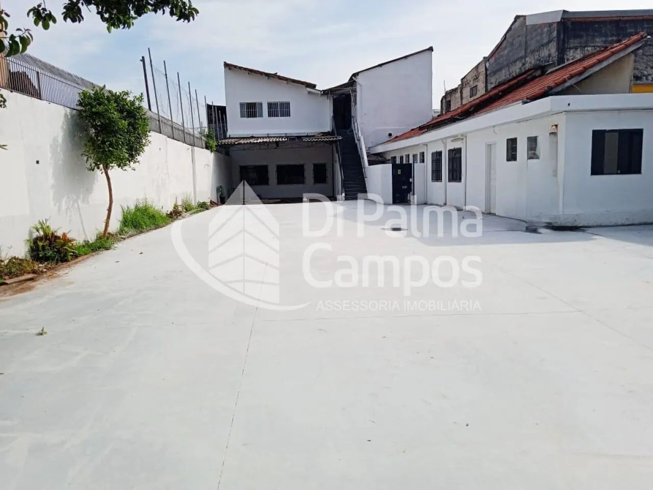 Prédio comercial para locação com 650 m² na Vila Carrão