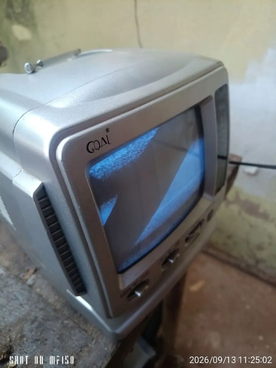 Vendo Mini TV antiga ligando  - Foto 2