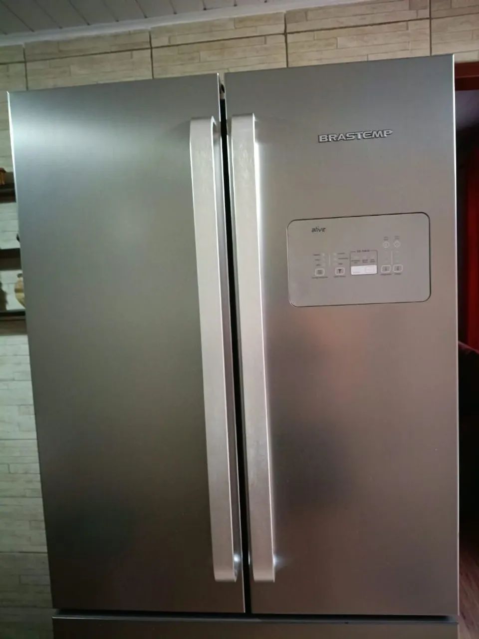 Geladeira Brastemp o (side by side 550L) OBS: com defeito no compressor e com vazamento gs - Foto 2