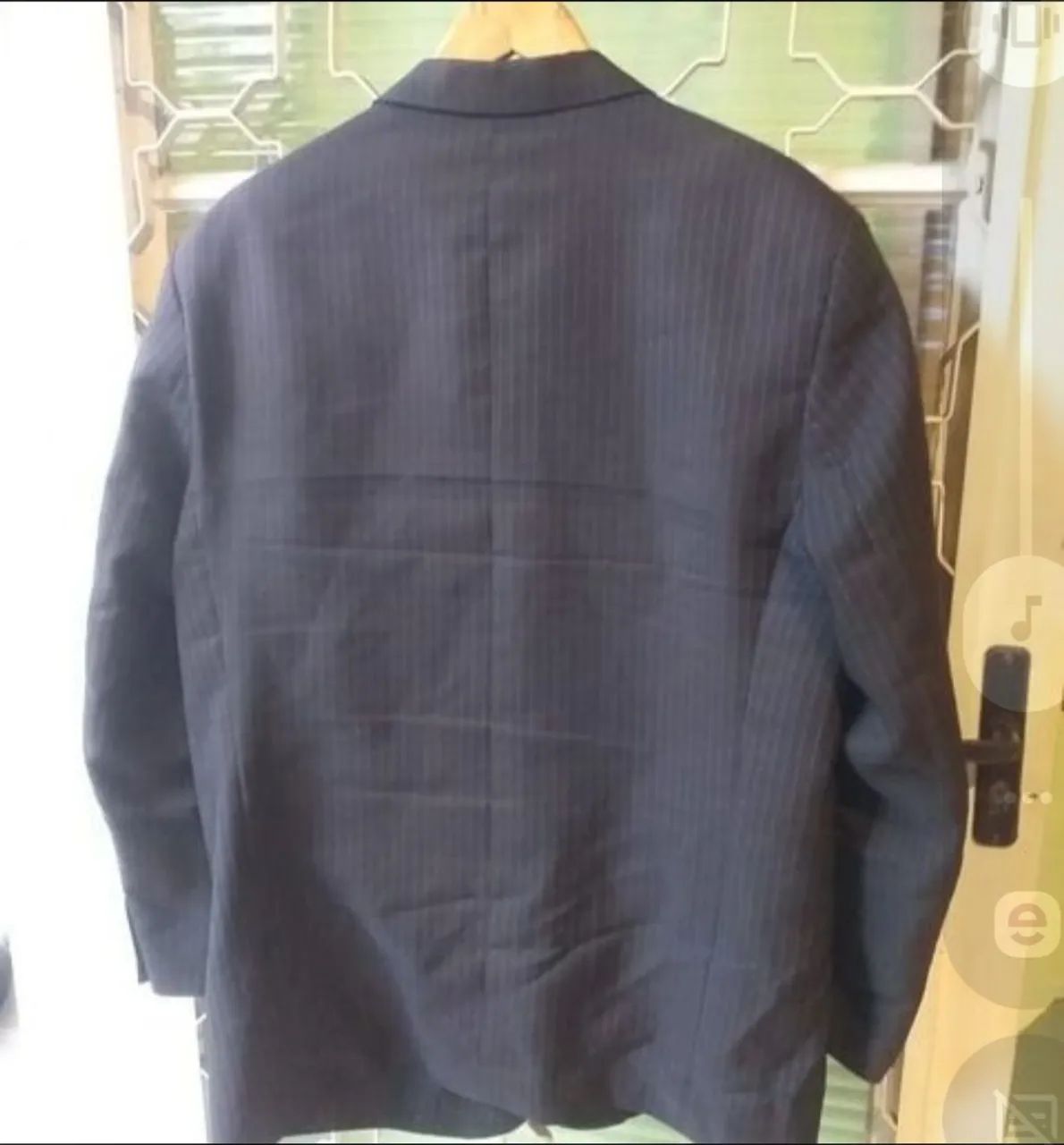 Blazer preto plus size risca de giz Claude Hills  - Foto 2