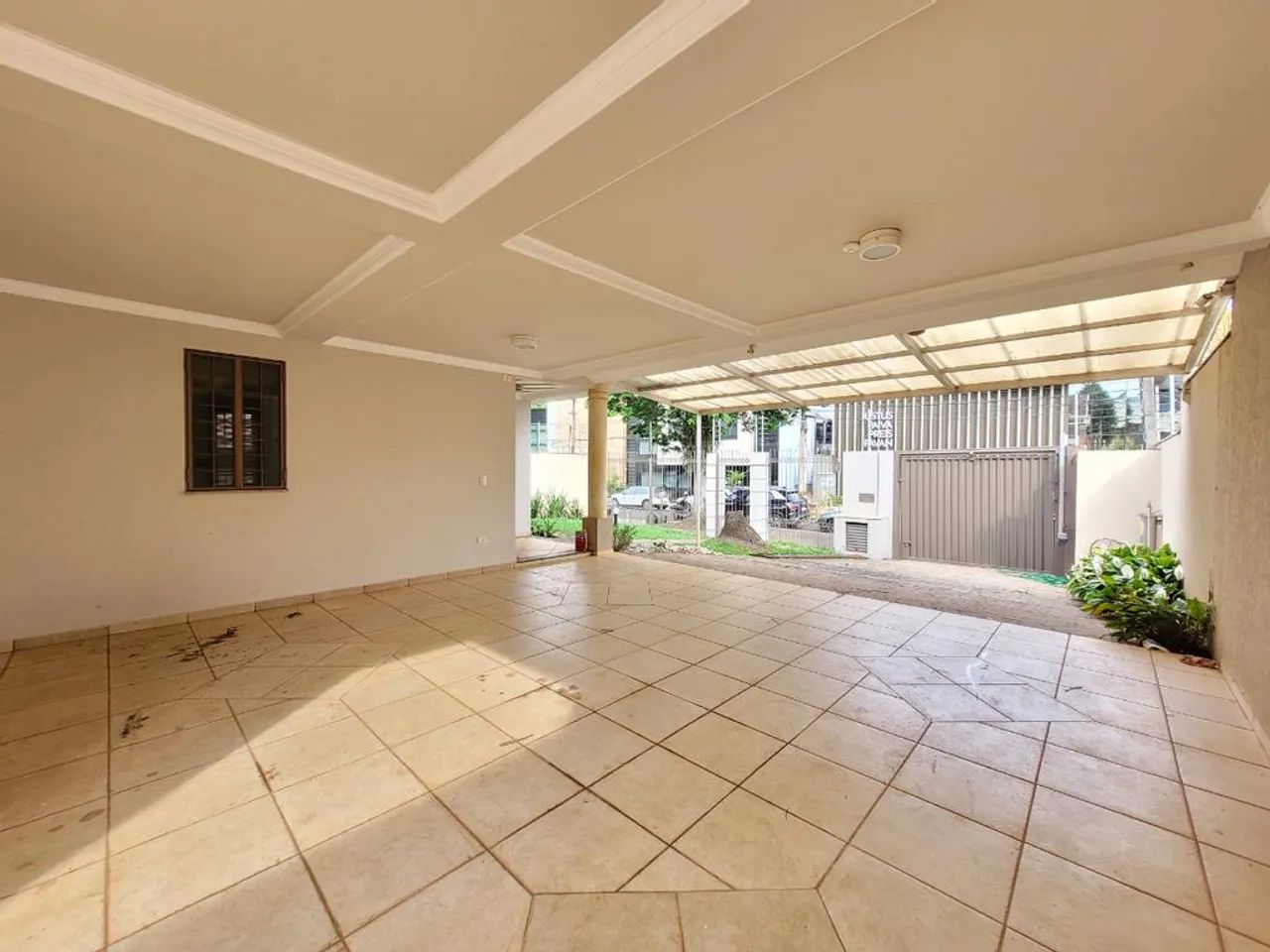 Casa para alugar em Maringá, Zona 04, com 4 suítes, com 422.02 m² - Foto 3