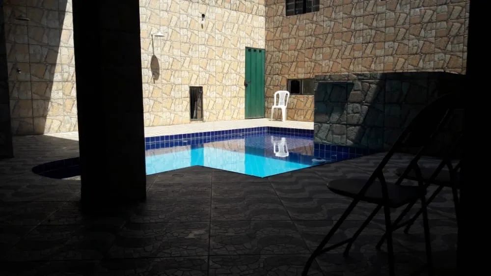 Espaço com piscina 