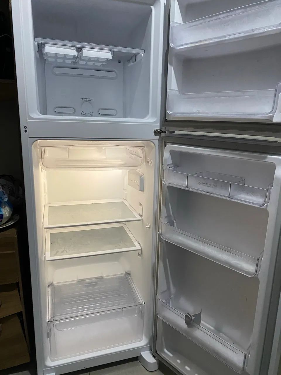 vendo geladeira semi nova  - Foto 3