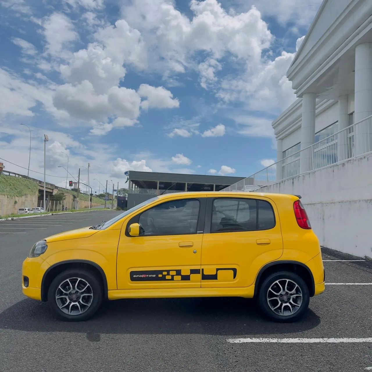 Fiat Uno Sporting 1.4 EVO Fire Flex 8V 4P 2012 - Foto 3