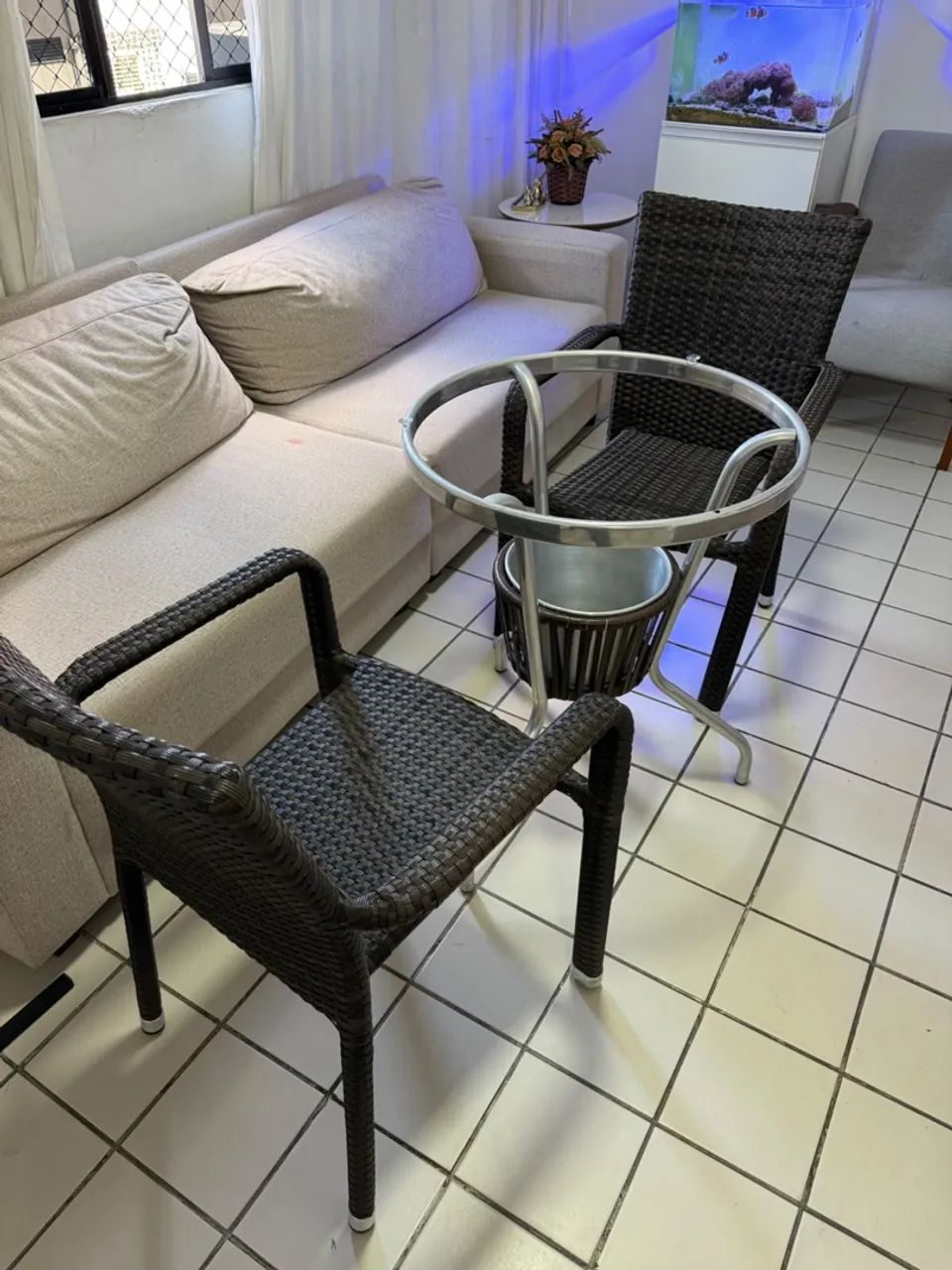 KIT 2 CADEIRAS EM VIME + MESA EM ALUMÍNIO COM BALDE 