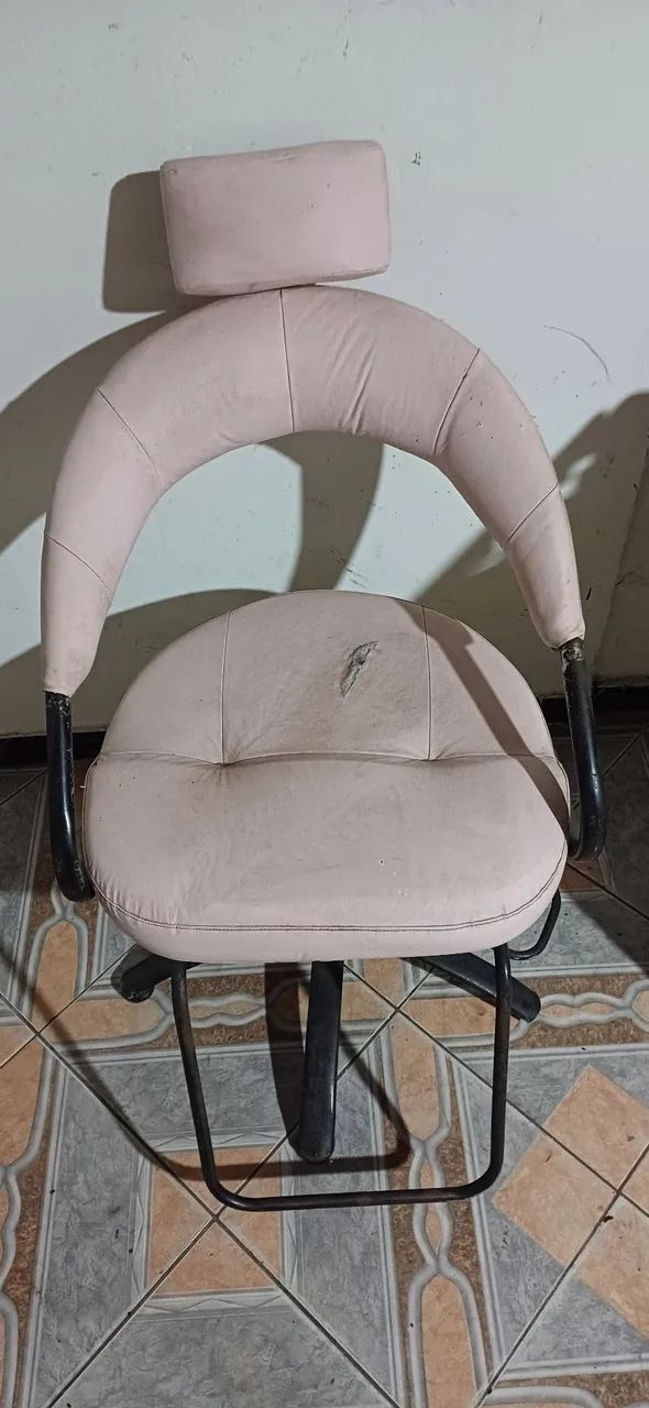 Cadeira de Cabelereiro + Carrinho Multiuso  - Foto 2