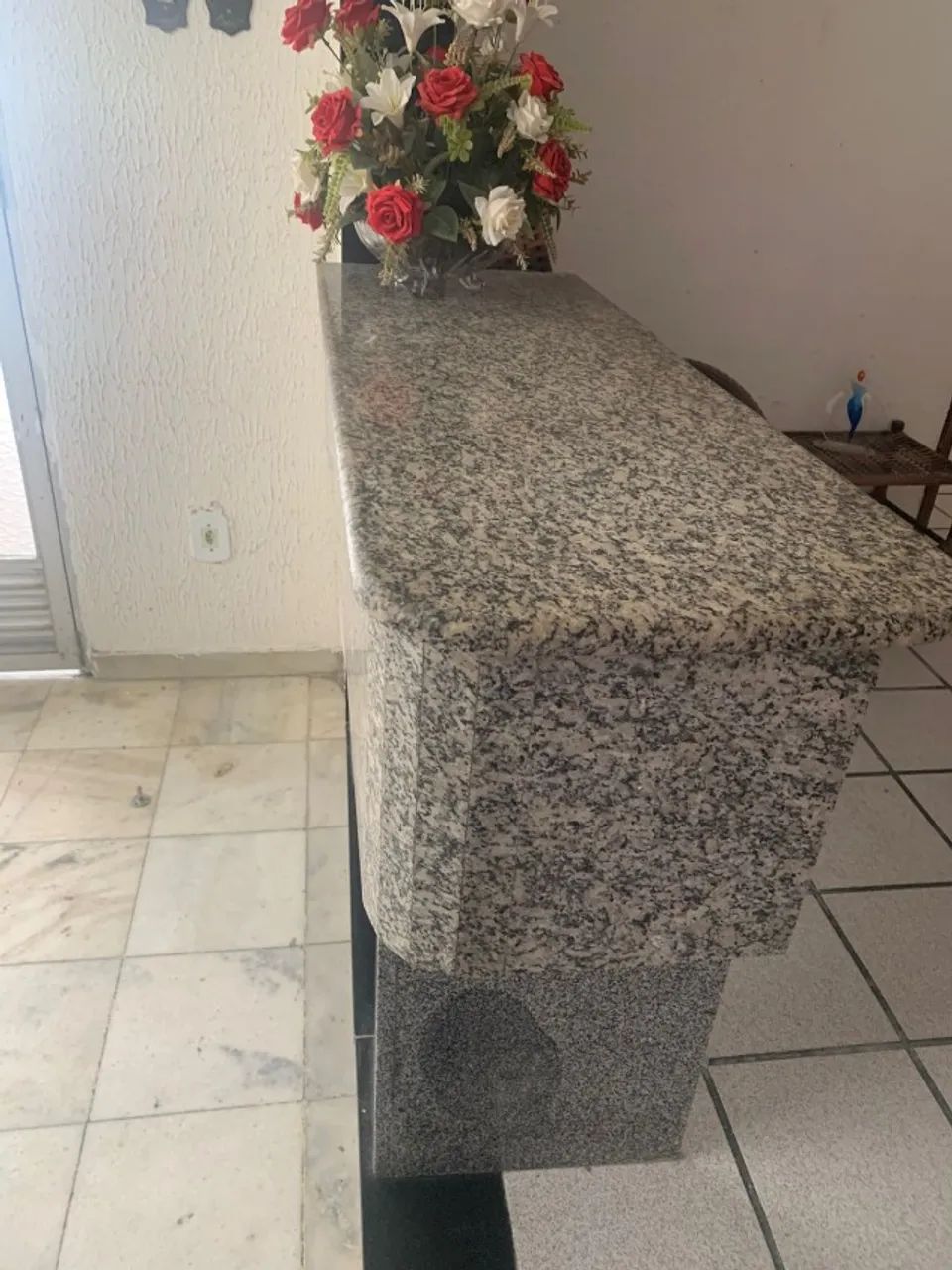Balcão todo no Granito de 1metro e 30.em excelente qualidade