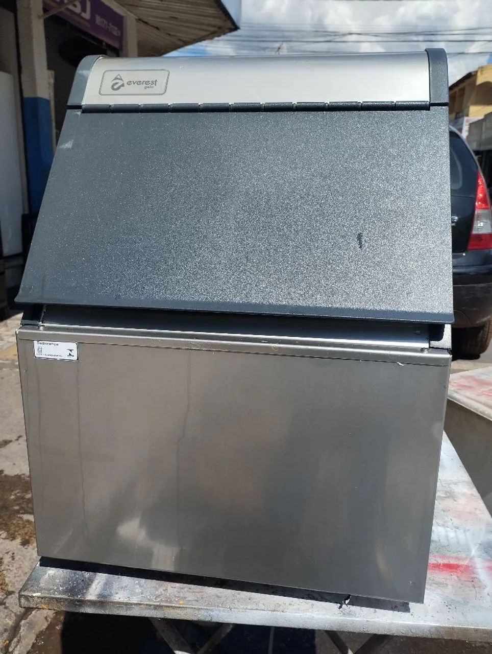 Máquina de gelo Everest 50 kg semi nova 