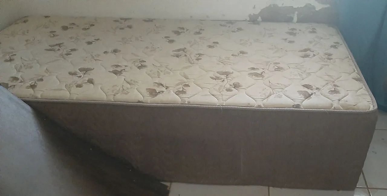 Vendo uma Cama Box Solteiro