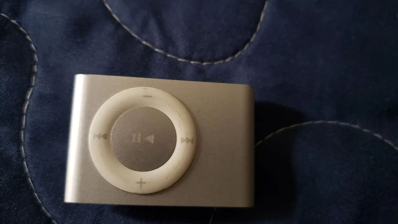 Ipod shuffle 1gb  2a geração  Pra consertar  100$ - Foto 4