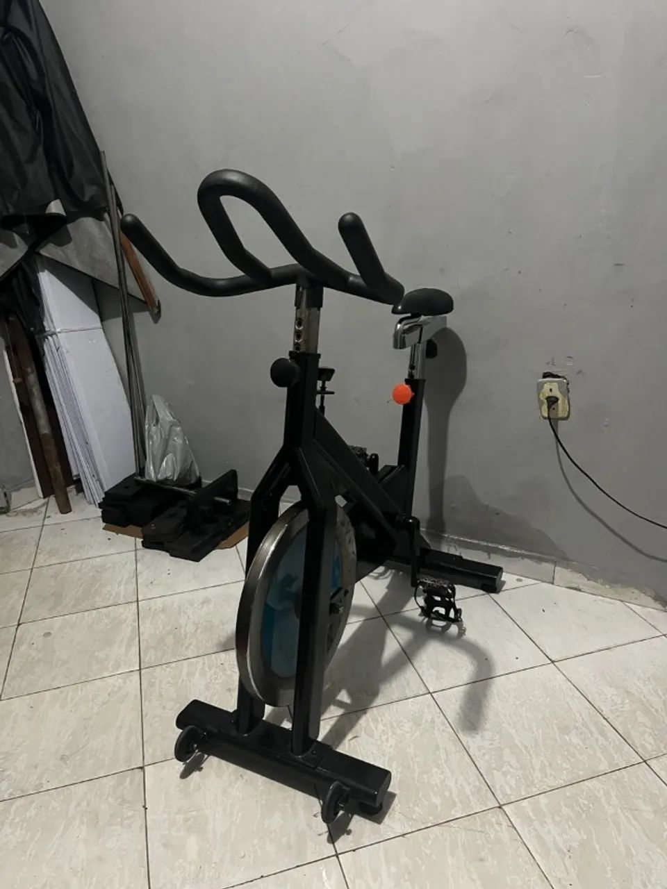 Bicicleta Ergométrica Spinning - Usada - Foto 3