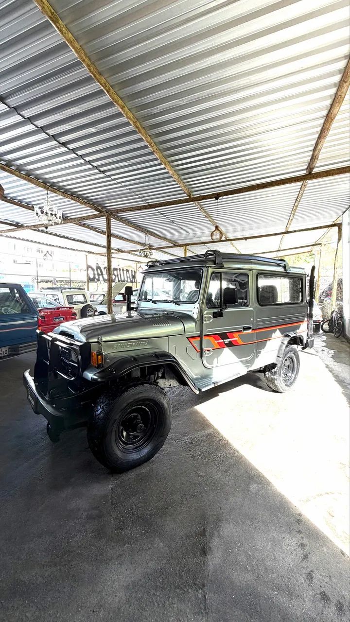 Toyota Band.Jipe Cap.de Aço Chas. Longo Diesel 1986