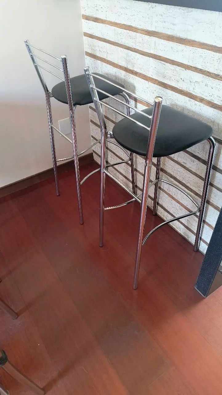 2 banquetas elegantes