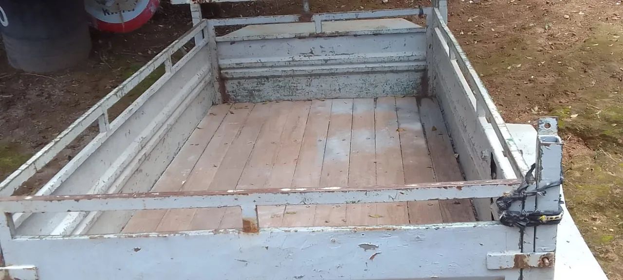 Vd R$ 3,500 carretinha reforçada 1,10x2,00m  não tá emplacada mas se quiser pode emplacar  - Foto 4