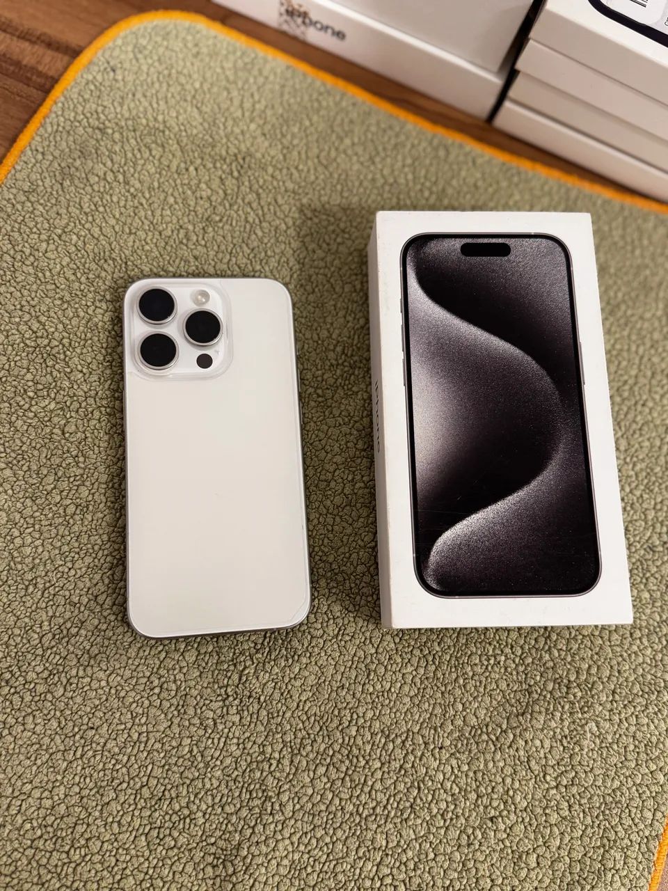 iPhone 15 Pro / 128 GB / Branco / Saúde de Bateria 89% / Impecável 